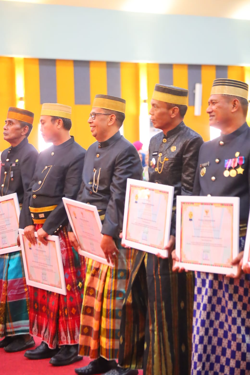 Sekretariat DPRD Wajo Raih Juara I Kebersihan OPD, Ismirar Sentosa Terima Penghargaan di HJW ke-627