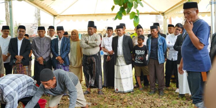 Pemkab Wajo Sembelih 32 Ekor Sapi Kurban, Bupati Andi Rosman: Wujud Kepedulian dan Semangat Berbagi