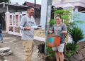 Kadis DLH Wajo Keliling Kampung, Beri Hadiah PISOTA bagi Warga Peduli Kebersihan