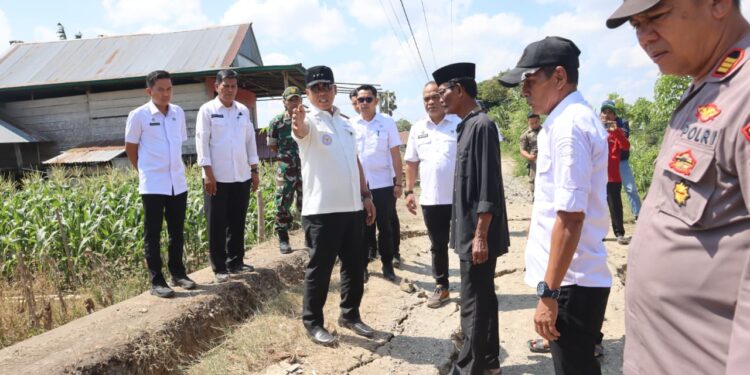 Bupati Wajo Tinjau Langsung Longsor di Watampanua, Pastikan Penanganan Segera Dilakukan